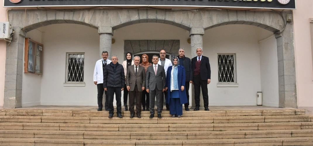 Sayın Milletvekilimiz Prof. Dr. Erol KELEŞ, AKP Kadın Kolları Başkanı ve heyeti ile birlikte Enstitü Müdürlüğümüzü ziyaret etti.